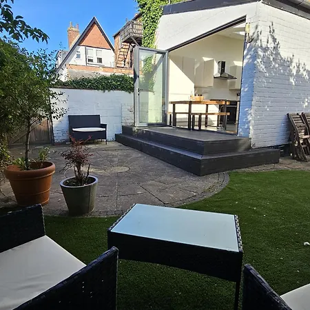 Дом отдыха South Bay House